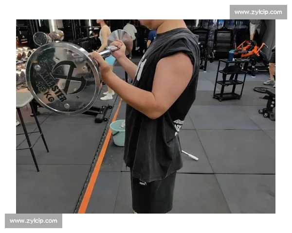 体育生搬家具自带 “肌肉记忆”：每个发力都藏着训练痕迹
